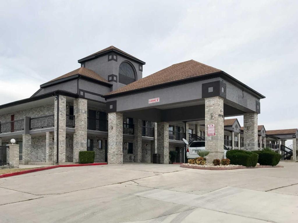 Quality Inn I-10 East Near Frost Bank Center San Antonio Exterior photo